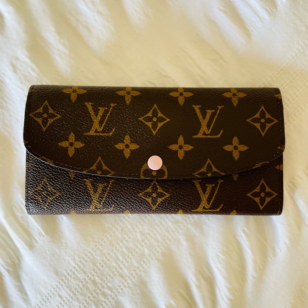 Louis Vuitton Emilie Wallet in Rose Ballerine with Pink Button